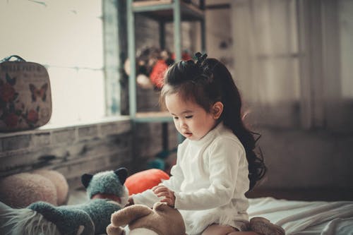 姓殷女孩清新秀丽的名字